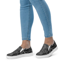 Load image into Gallery viewer, Snakeskin Women’s slip-on canvas shoes
