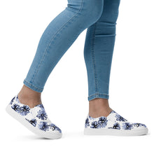 Load image into Gallery viewer, Blue Daisy Women’s slip-on canvas shoes
