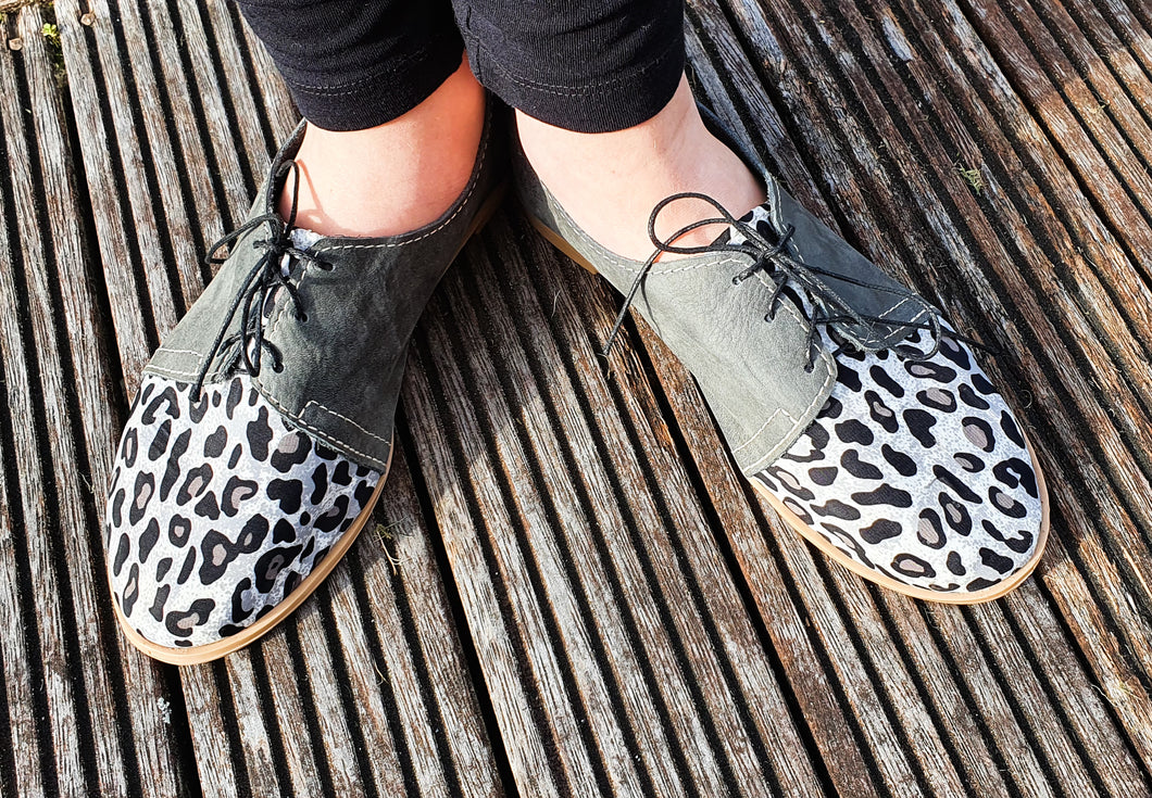 Grey Leopard Vellies